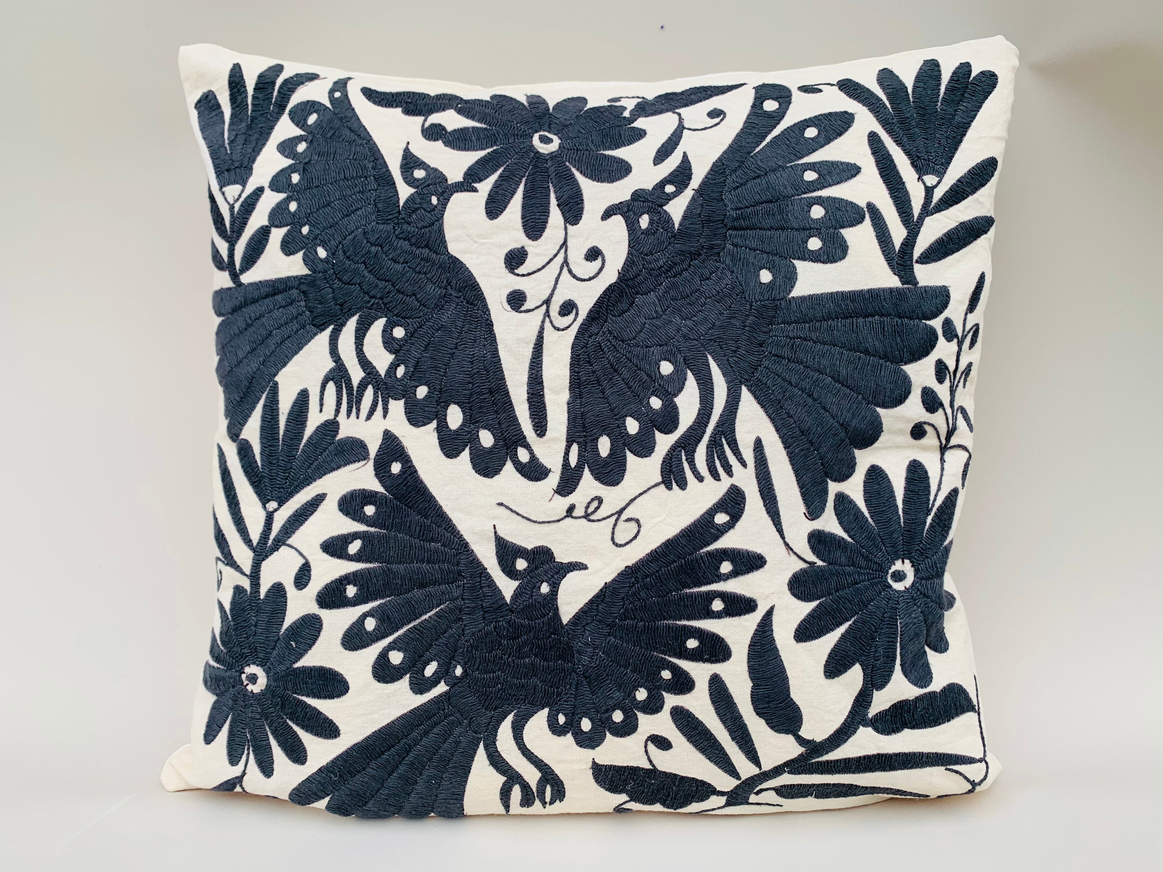 Exquisito Cojín Otomí Bordado a Mano - Gris (45x45cm)